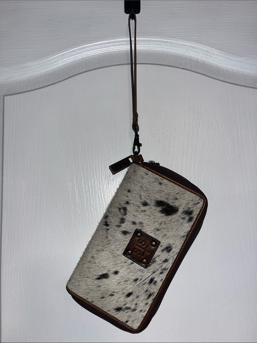 STS Ranchwear cowhide clutch